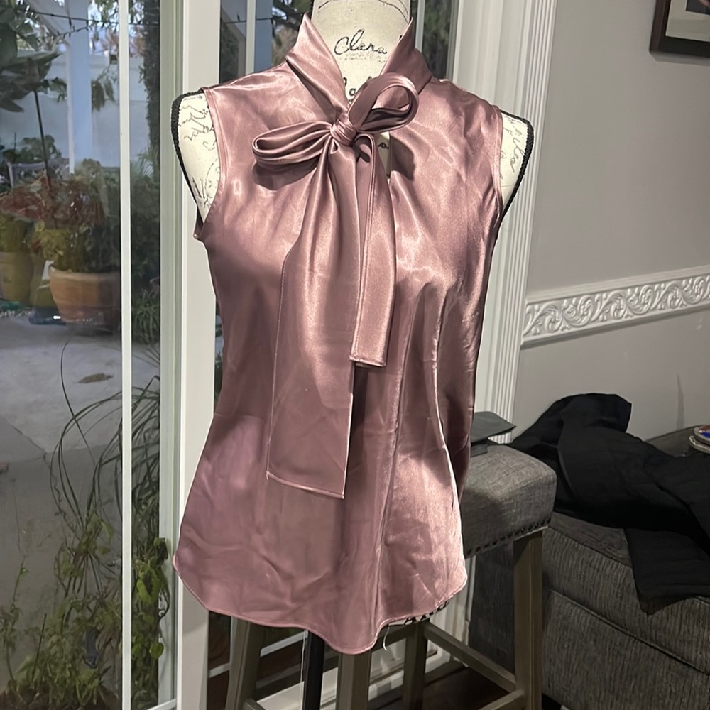 Size small Anne Klein mauve color wove top with bow